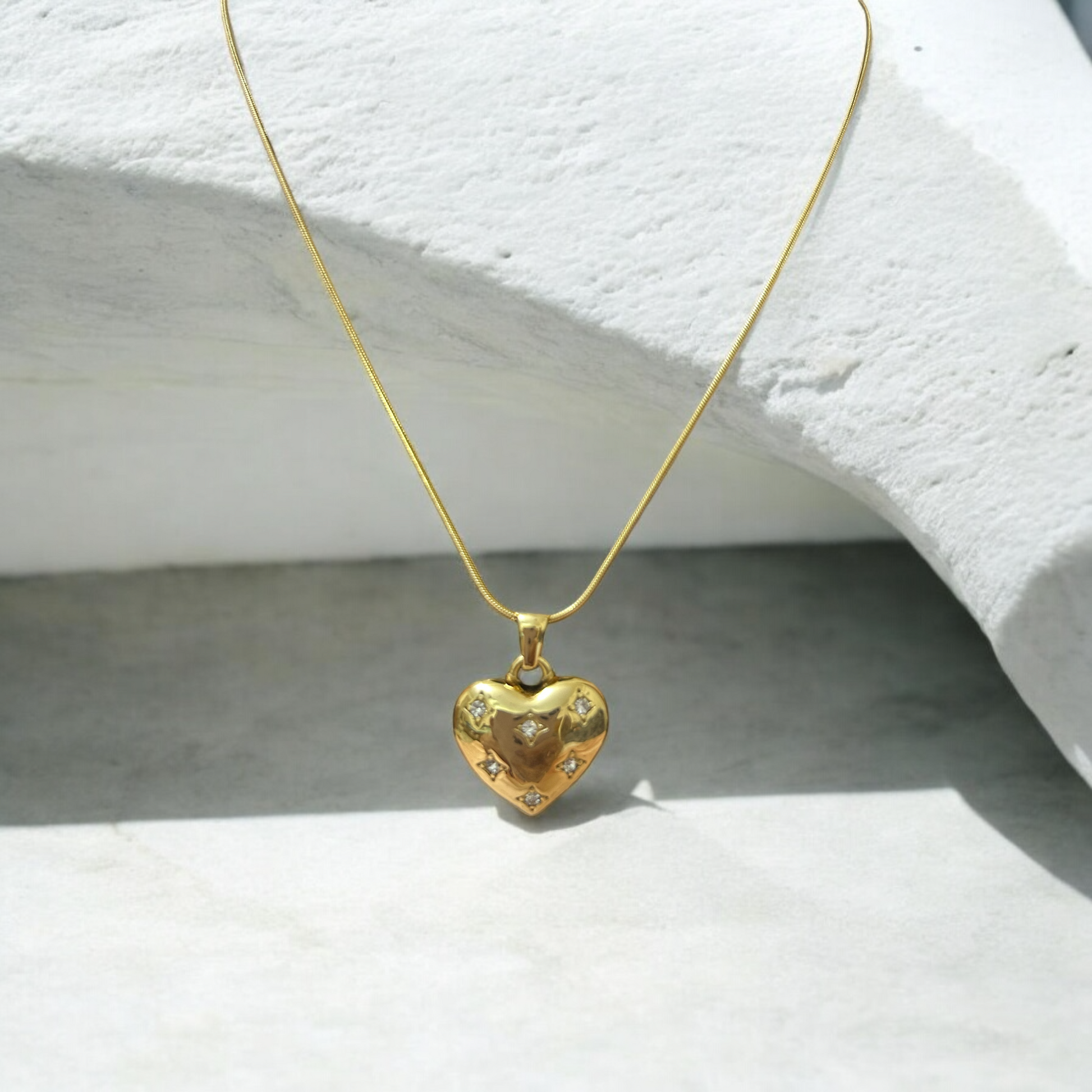 Must Have Heart Pendant – Heart pendant necklace for women, timeless jewelry.